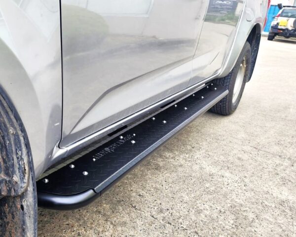 NAVARA NP300  2015-2020- SIDE STEP