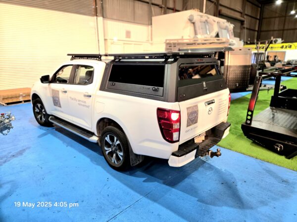 Solid side glass tub canopy for BT50 - ARMORMAN4X4 - Image 3