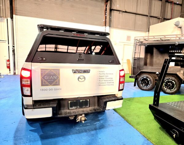Solid side glass tub canopy for BT50 - ARMORMAN4X4 - Image 9