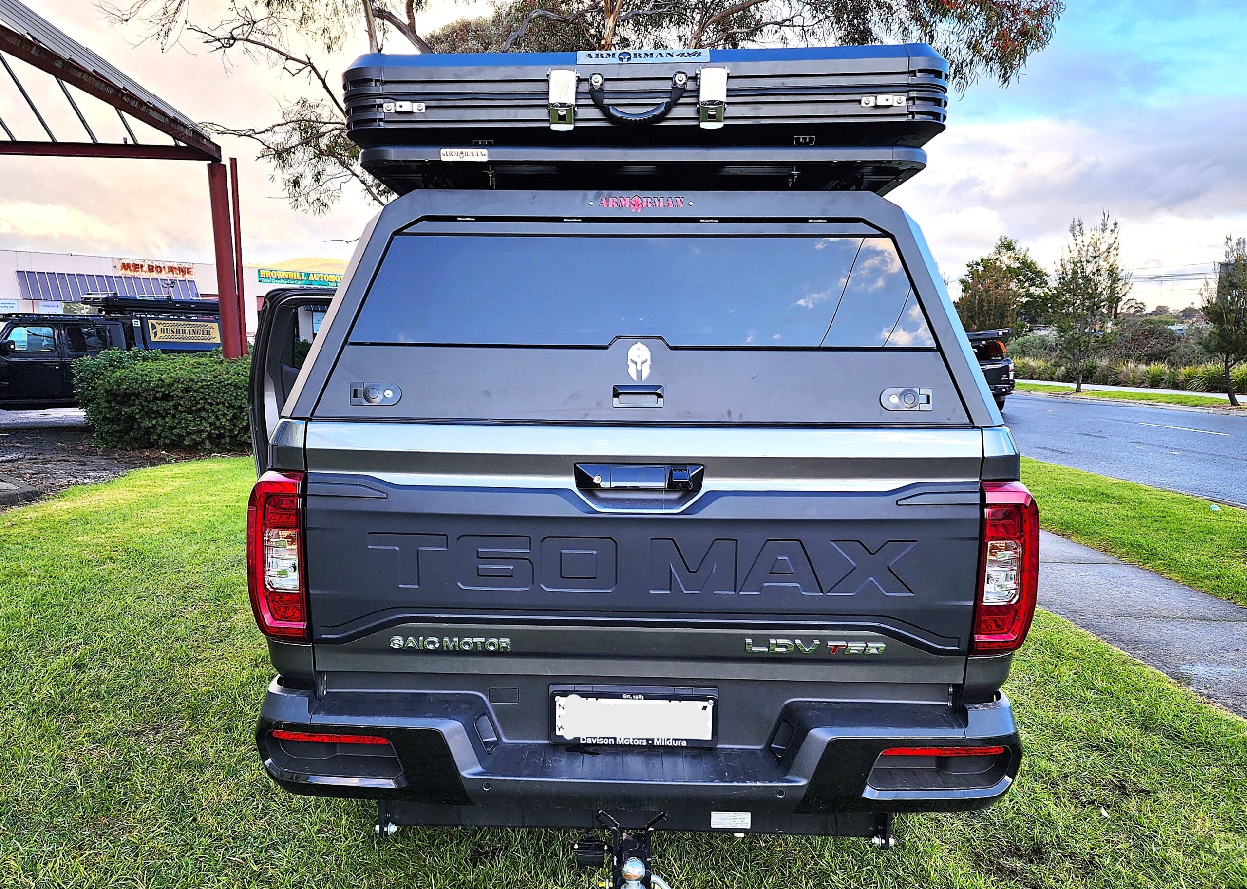 Solid side glass tub canopy for LDV - ARMORMAN4X4