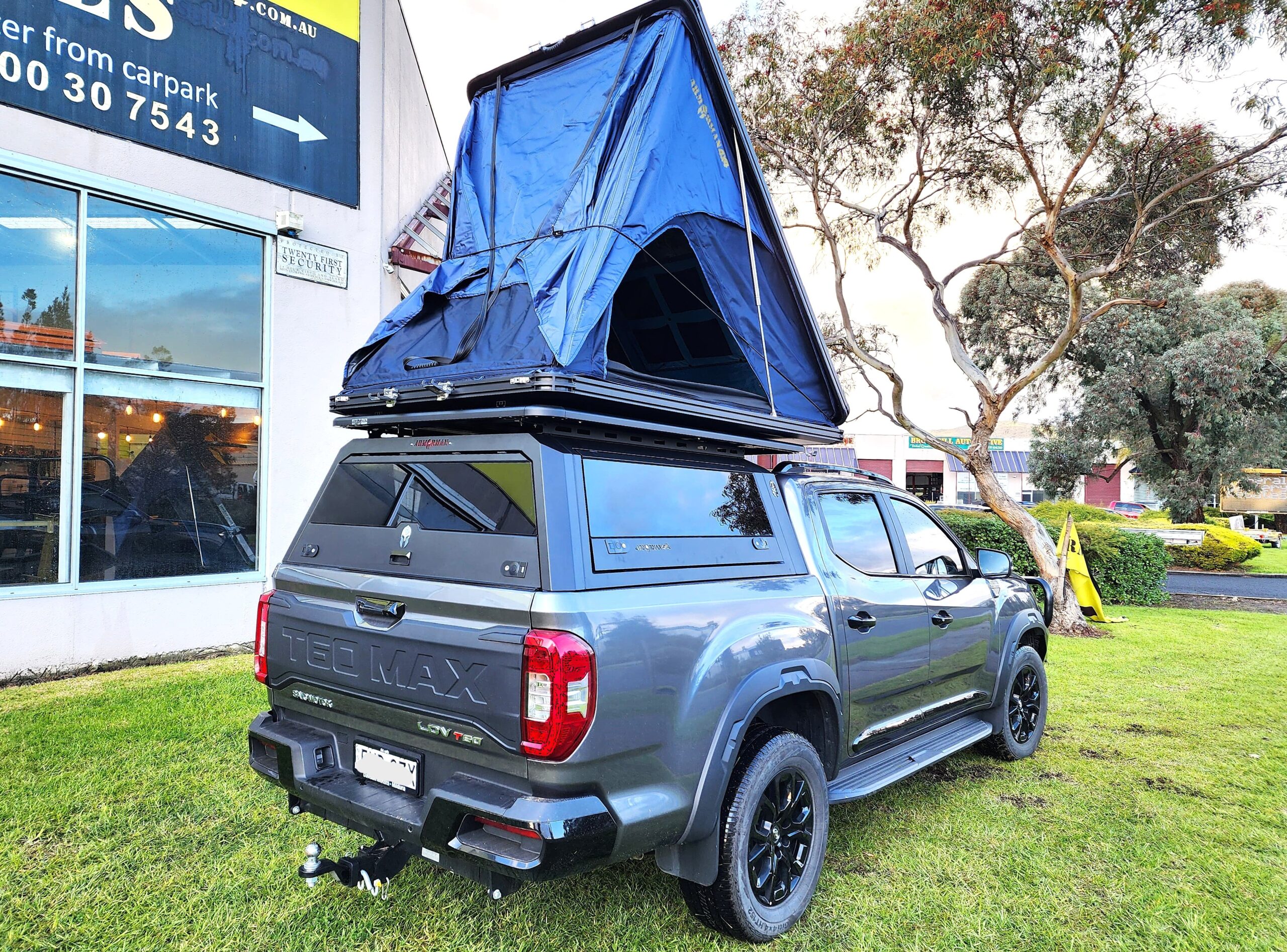 Solid side glass tub canopy for LDV - ARMORMAN4X4