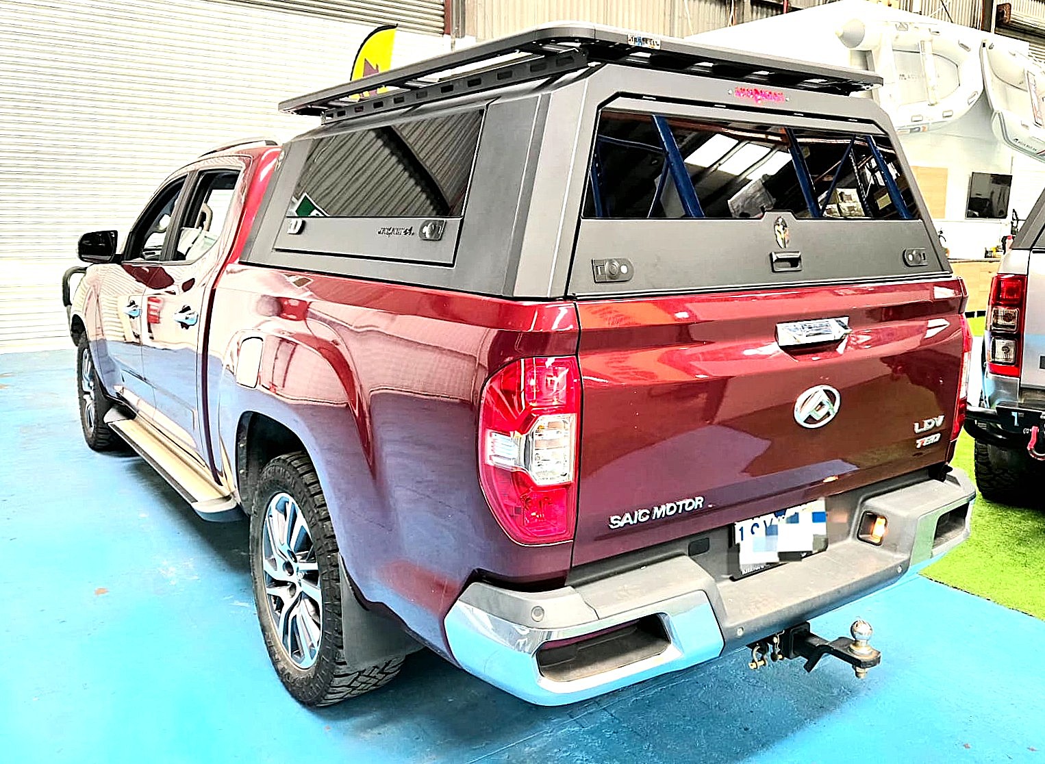 Solid side glass tub canopy for LDV MEGA TUB - ARMORMAN4X4