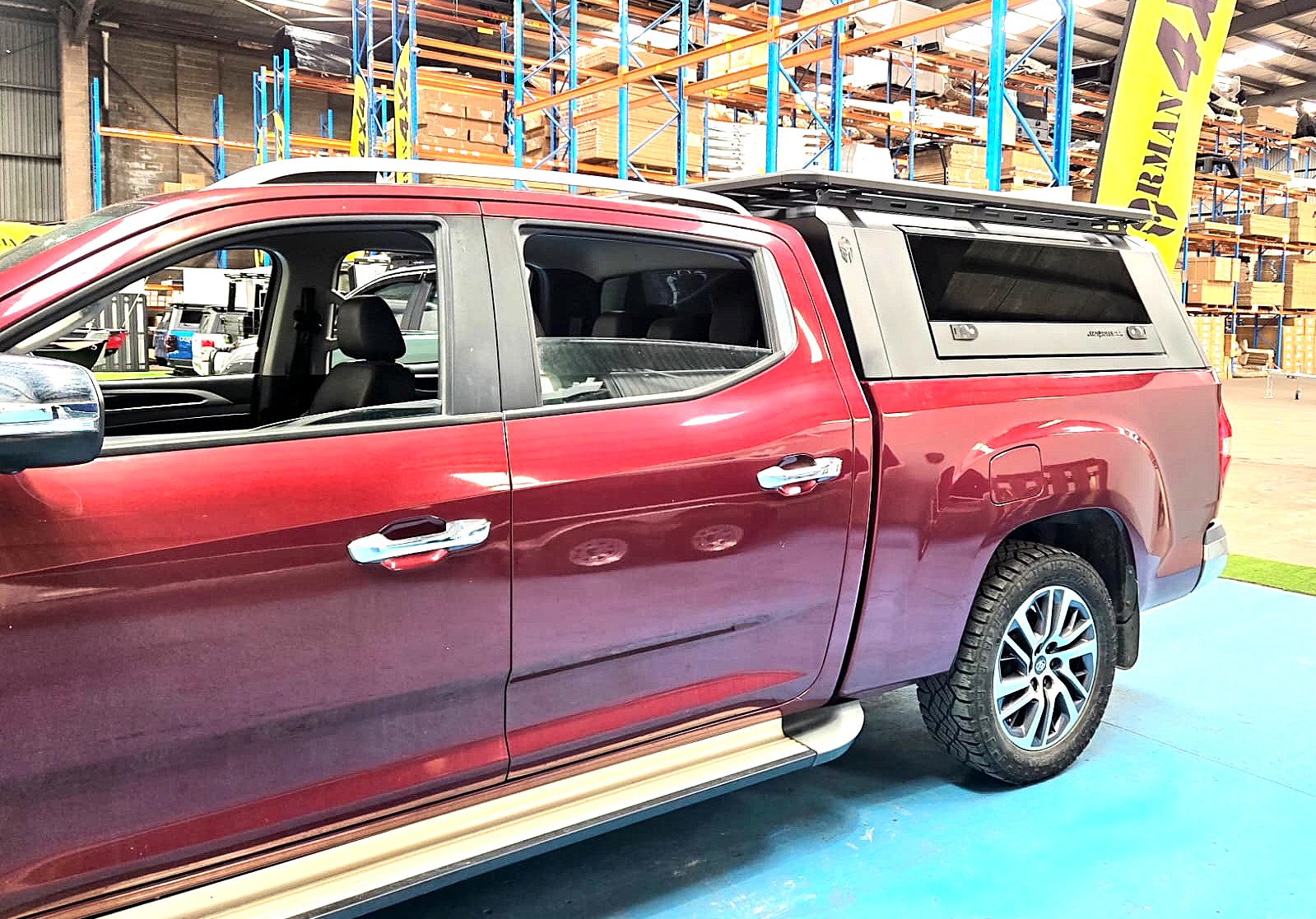 Solid side glass tub canopy for LDV MEGA TUB - ARMORMAN4X4