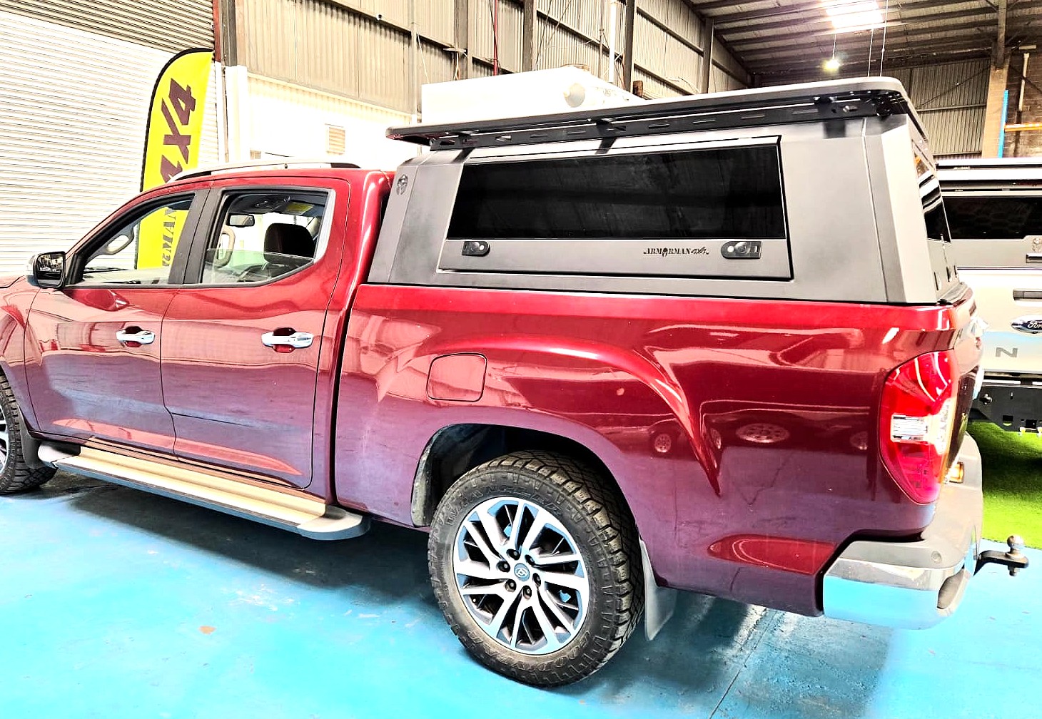 Solid side glass tub canopy for LDV MEGA TUB - ARMORMAN4X4