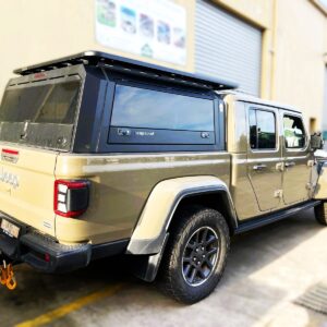 Solid side glass tub canopy for jeep Gladiator