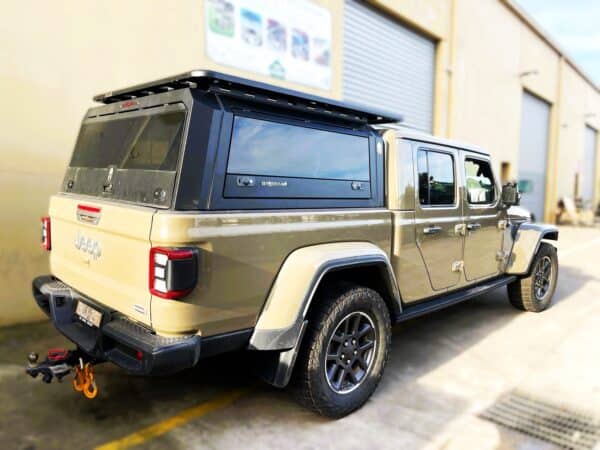 Solid side glass tub canopy for jeep Gladiator