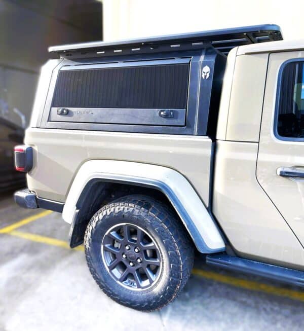 Solid side glass tub canopy for jeep Gladiator