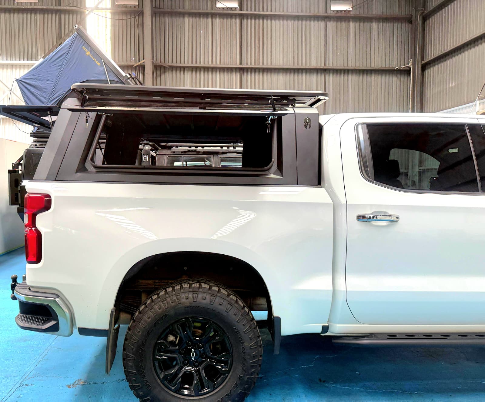 SOLID SIDE GLASS Tub Canopy for GMC/SILVERADO1500 - ARMORMAN4X4 - Image 6