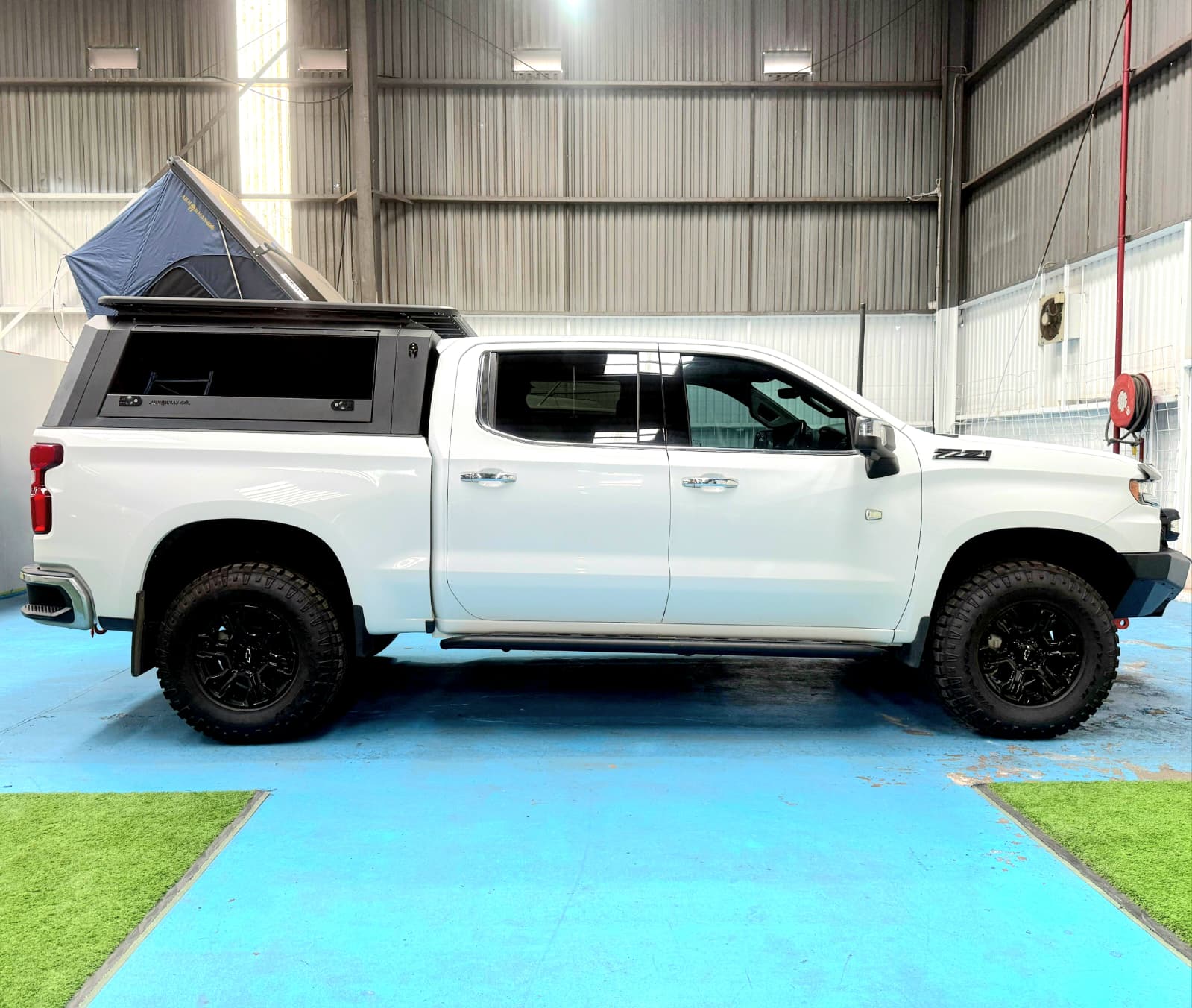 SOLID SIDE GLASS Tub Canopy for GMC/SILVERADO1500 - ARMORMAN4X4 - Image 8