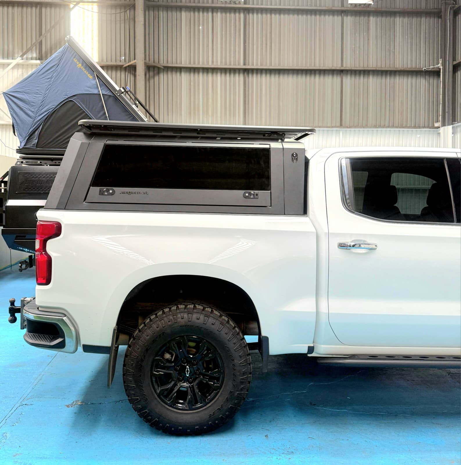 SOLID SIDE GLASS Tub Canopy for GMC/SILVERADO1500 - ARMORMAN4X4 - Image 9