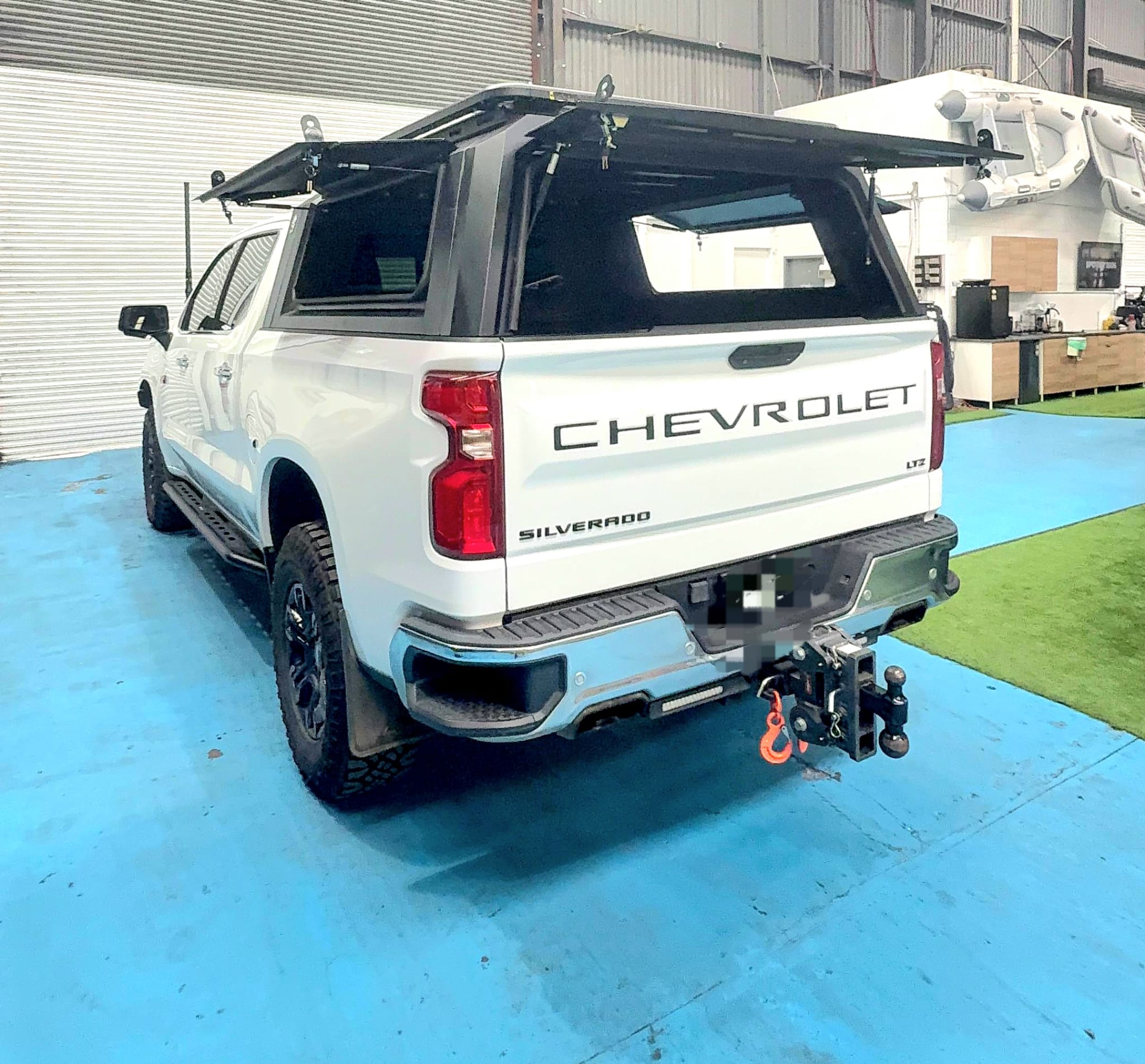 SOLID SIDE GLASS Tub Canopy for GMC/SILVERADO1500 - ARMORMAN4X4 - Image 3