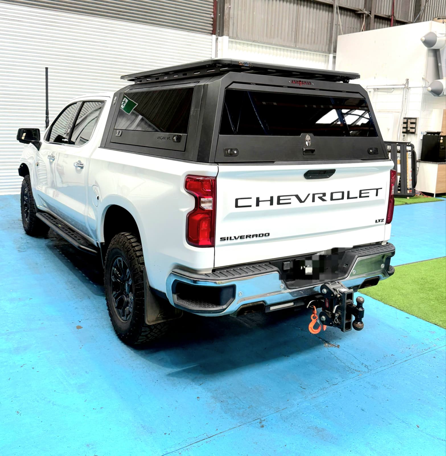 SOLID SIDE GLASS Tub Canopy for GMC/SILVERADO1500 - ARMORMAN4X4 - Image 4