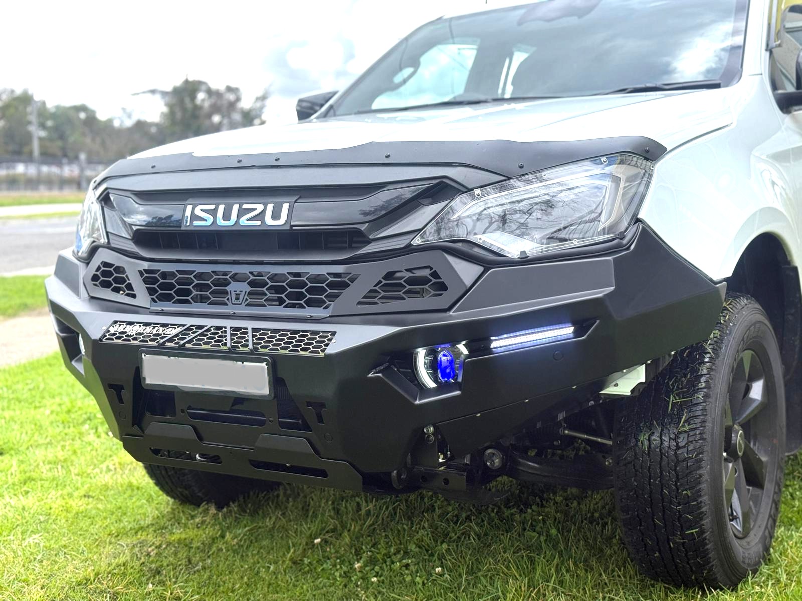 Roadmaster bull bar for Dmax – ARMORMAN4X4