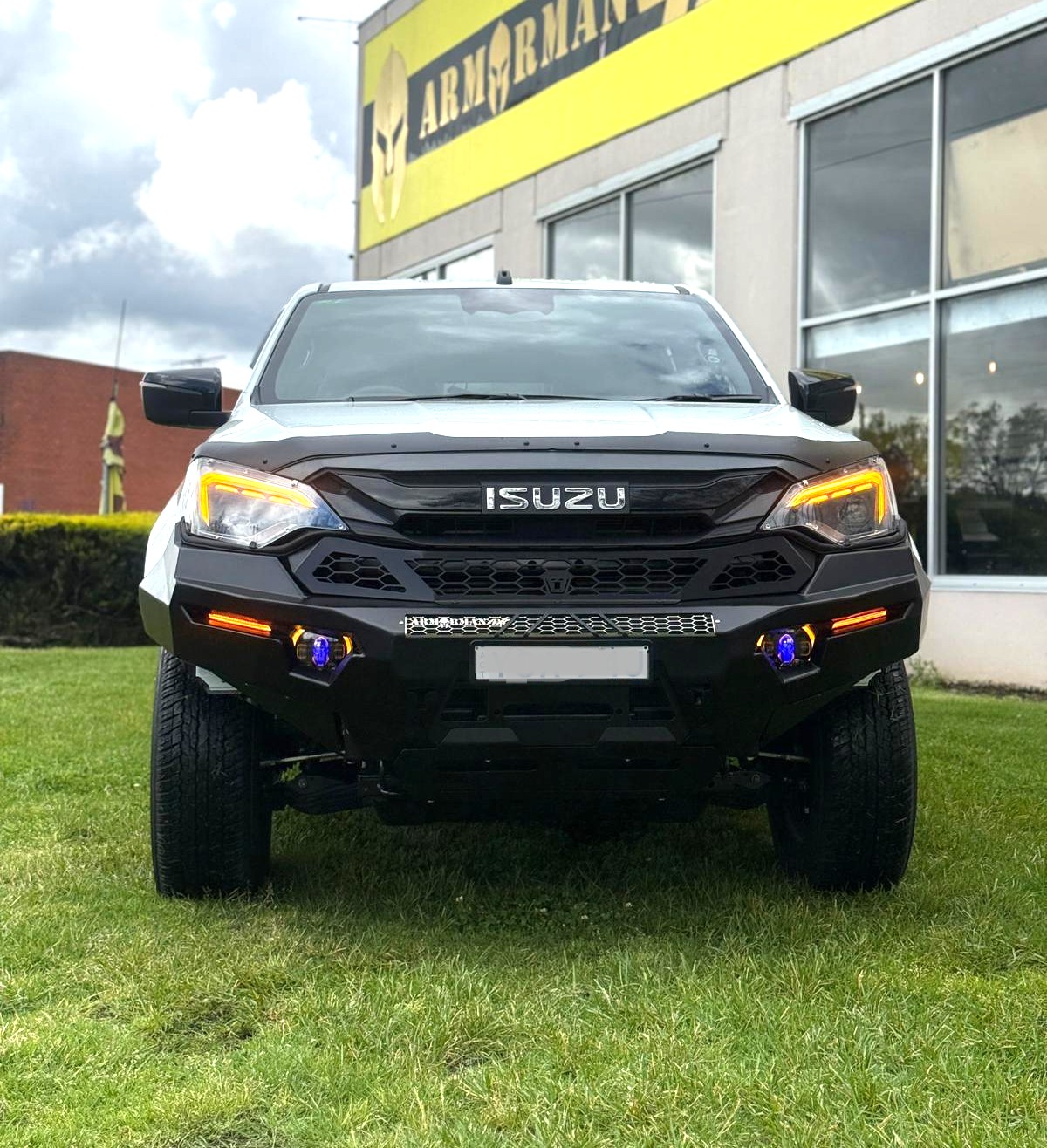 Roadmaster bull bar for Dmax – ARMORMAN4X4 - Image 3